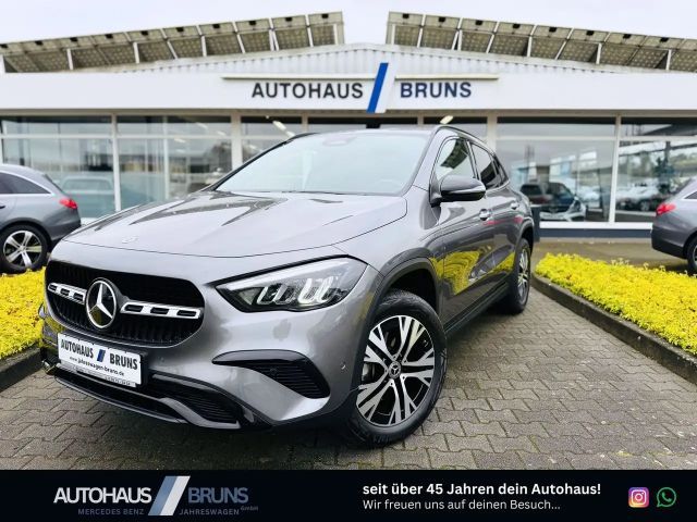 Mercedes-Benz GLA 180 PROGRESSIVE Advanced NIGHT, EasyPack, RFK, LED, WP 2025 Benzine