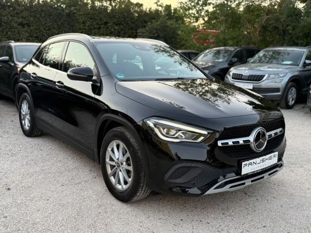 Mercedes-Benz GLA 220 GLA220d 4Matic Ambientenbeleucht LED Leder Navi 2021 Diesel