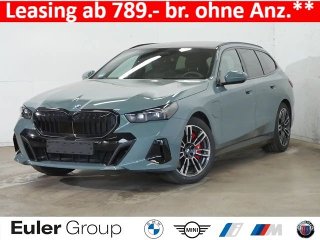 BMW 550 e xDrive Tour M-Sport-Pro Pano AHK 19'' Iconic DA- 2025 Hybride / Benzine
