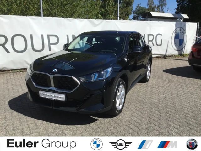 BMW X2 20i SR18'' ICONIC AdLED HUD PA+ DA+ Komf 360 Kamer 2025 Benzine