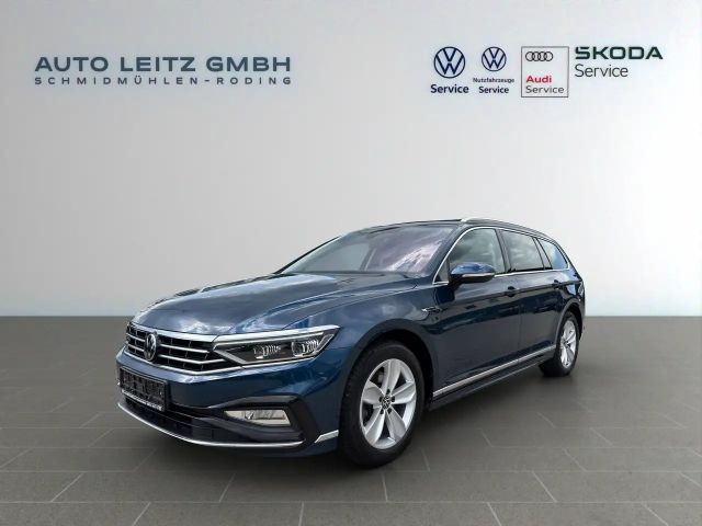 Volkswagen Passat Variant 2.0 TDI DSG R-Line AHK Pano Mtrx 2023 Diesel