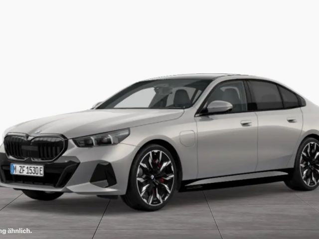 BMW 550 e xDrive Limousine M Paket Pro B&W HiFi Panorama 3 2025 Hybride / Benzine