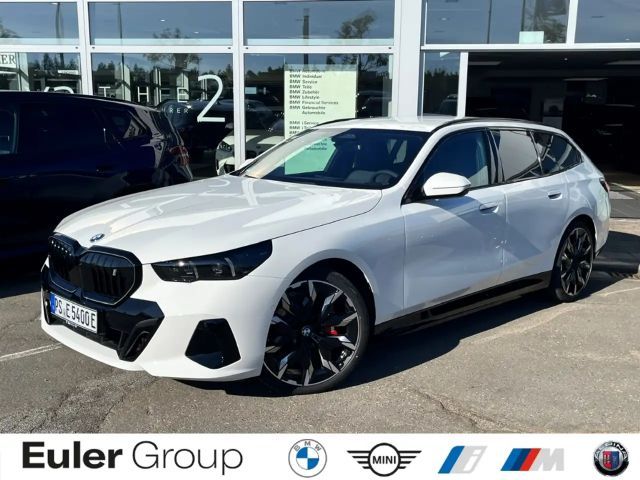 BMW i5 eDrive40 Sportpaket HUD AD AHK-el. klappb. AHK-kla 2026 Elektrisch