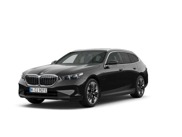 BMW 550 e xDrive Touring M SPORT 19''AHK PANO B+W SITZLÜFT 2025 Hybride / Benzine