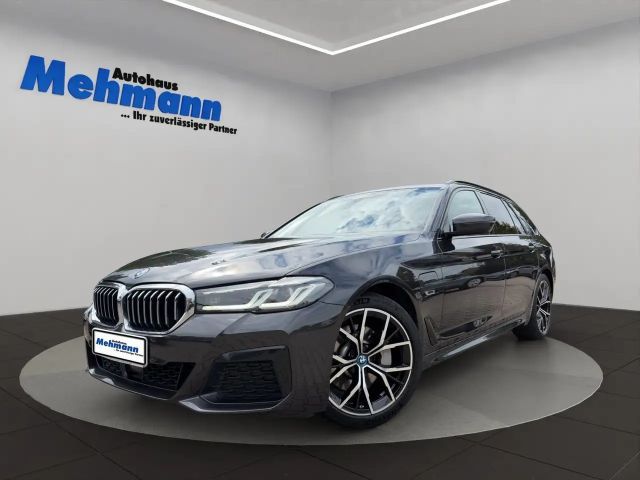BMW 530 e Tour. M-Sport *Leder*AHK*Kamera*Memory* 2022 Hybride / Benzine