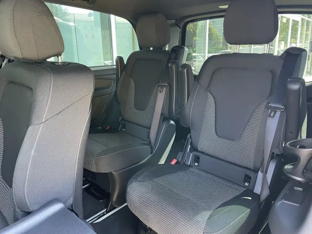 Mercedes-Benz V 220