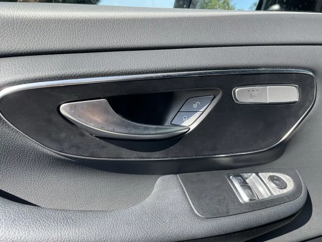 Mercedes-Benz V 220