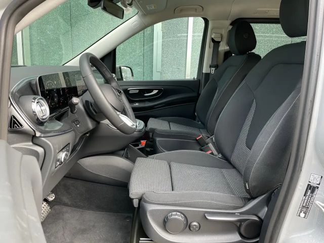 Mercedes-Benz V 220