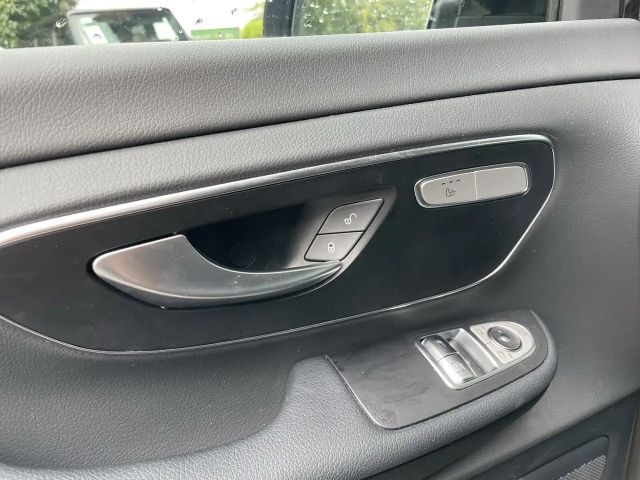 Mercedes-Benz V 220
