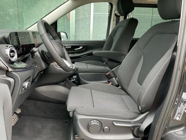Mercedes-Benz V 220