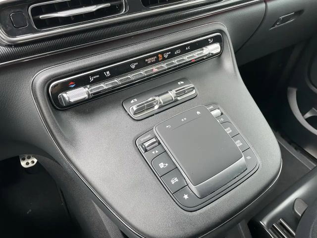 Mercedes-Benz V 220
