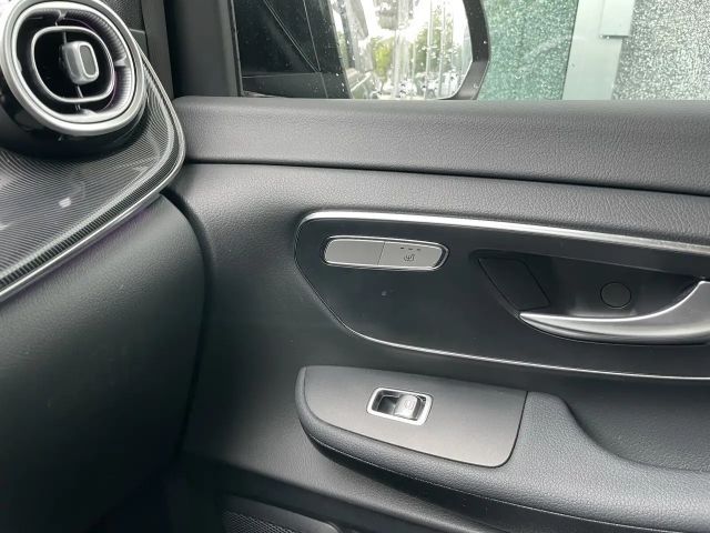 Mercedes-Benz V 220