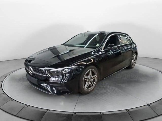 Mercedes-Benz A 180 AMG+Pano+Distr+Ambiente+RKF+TotW+IHC 2023 Benzine