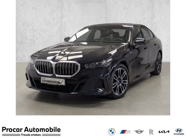 BMW 550 e xDrive M Sport ACC AHK Pano HuD SHZ v+h 360°KAM 2024 Hybride / Benzine