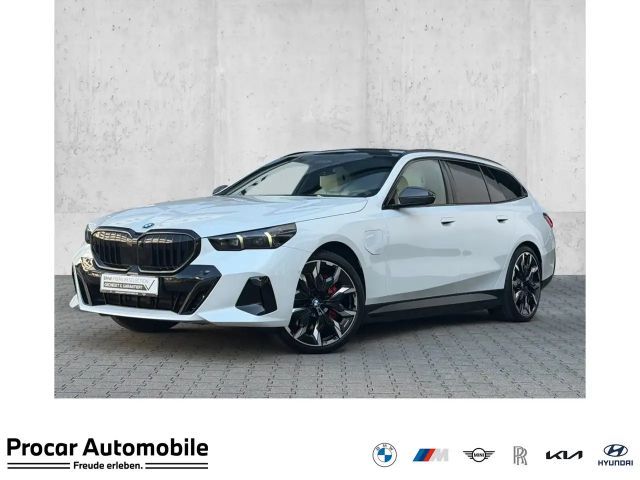 BMW 550 e xDrive M Sport Pro DA Prof PA+ Pano B/W 21" LMR 2026 Hybride / Benzine
