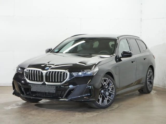 BMW 550 e xDrive Touring+M SPORTPAKET+20"ALU+PANORAMA+BAB 2026 Hybride / Benzine