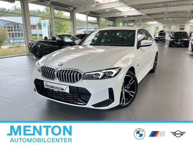 BMW 330 e xDrive Limousine (ab 2022 M Sportpaket DAB 2023 Hybride / Benzine