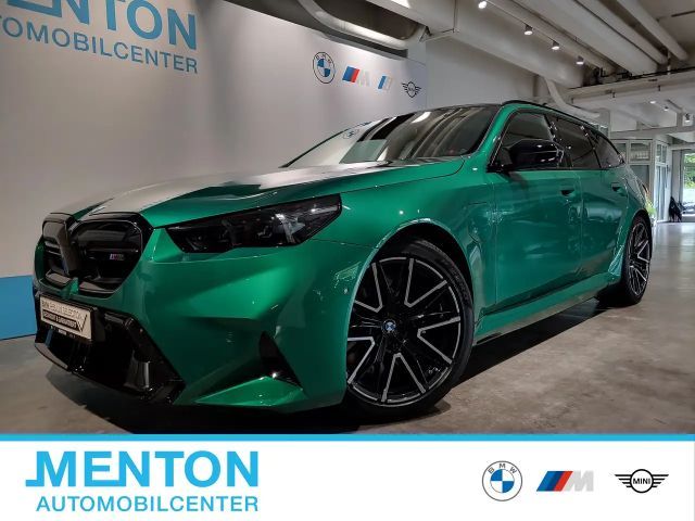 BMW M5 Touring Panorama/360/Sitzbelüftung/Lenkr.hzg. 2026 Hybride / Benzine