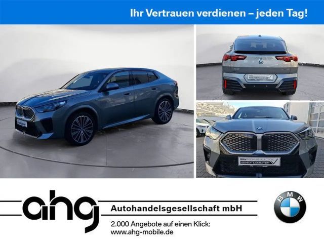 BMW iX2 ix2 xDrive30 M Sport iconic Glow Akustikglas 20' 2025 Elektrisch