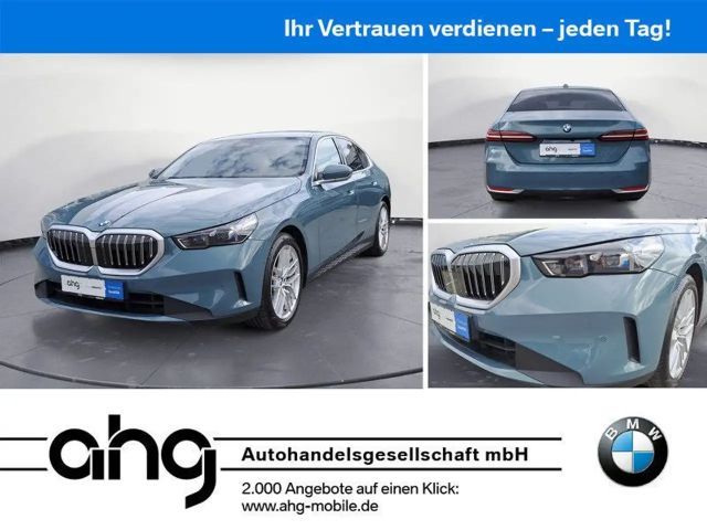 BMW 520 i AHK/Driving Assistant Plus/Sitze elektrisch 2023 Benzine
