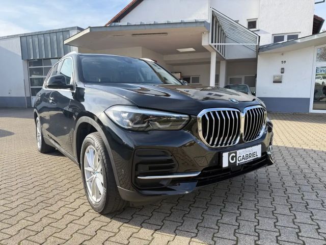 BMW X5 xDrive 30d LED Memory Kamera AHK CarPly Leder 2022 Diesel