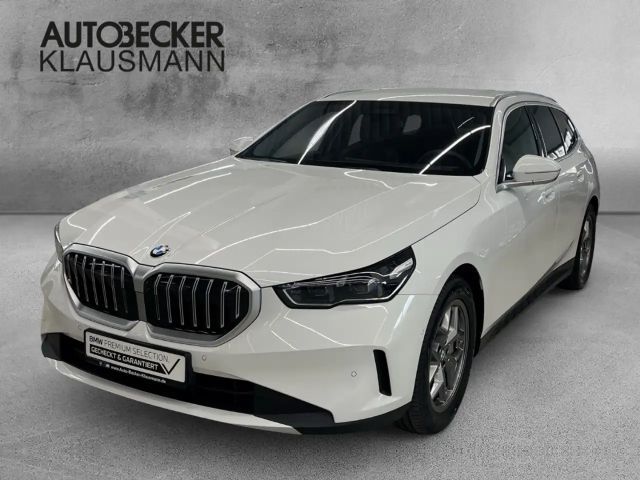 BMW 540 d xDrive Touring 18'' LC Prof AHK STAND-HZG SITZLÜ 2025 Diesel