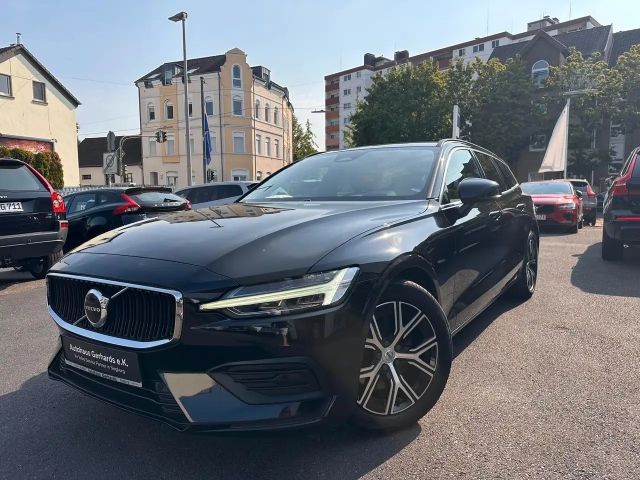 Volvo V60 B4 Aut. Core AHK, Navi,Leder,Kamera,PDC v+h 2023 Diesel