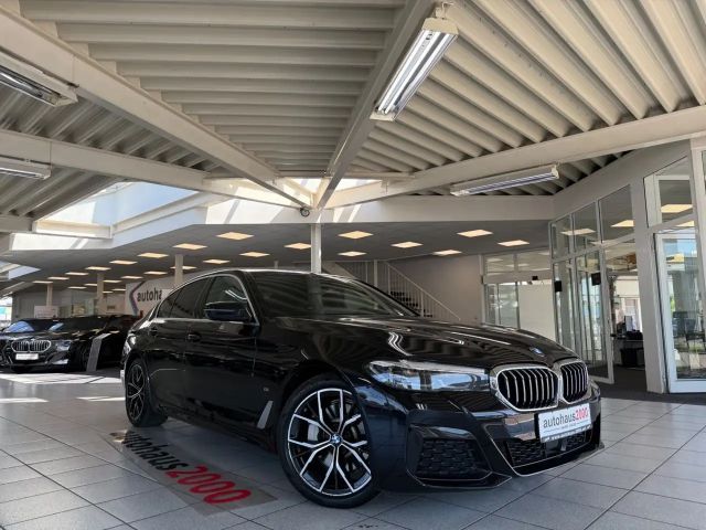 BMW 530 i xDrive M Sportpaket AUT./LED/CAM/HUD/MEMORY 2022 Benzine