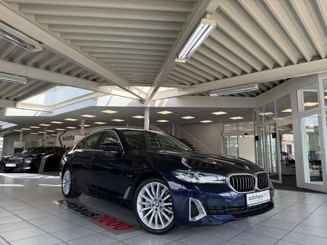 BMW 545 e xDrive Lim. Luxury Line AUT./LASER/HUD/GD 2021 Hybride / Benzine