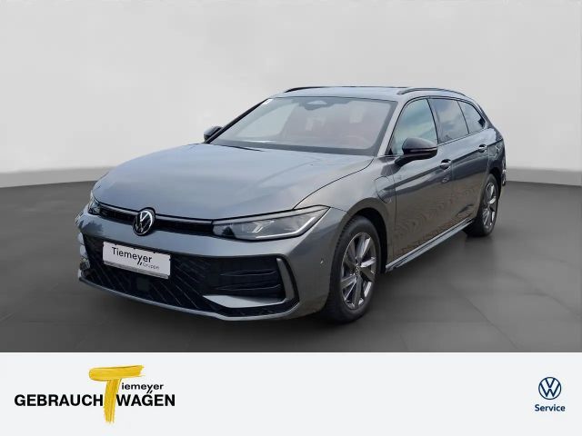 Volkswagen Passat Variant eHybrid R-LINE AHK PARKLENK+ PANO 2025 Hybride / Benzine