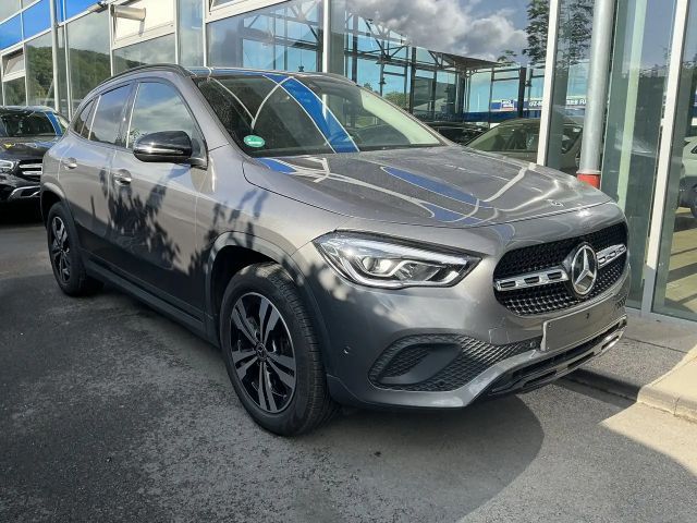 Mercedes-Benz GLA 200 Night-Paket Leder Navi Ambiente SHZ LED 2022 Benzine
