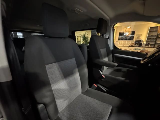 Peugeot Traveller