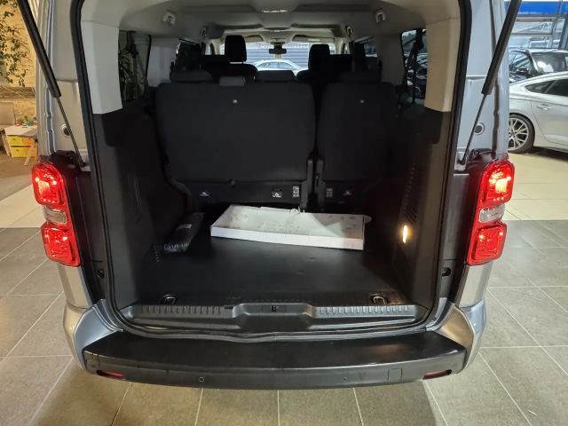 Peugeot Traveller