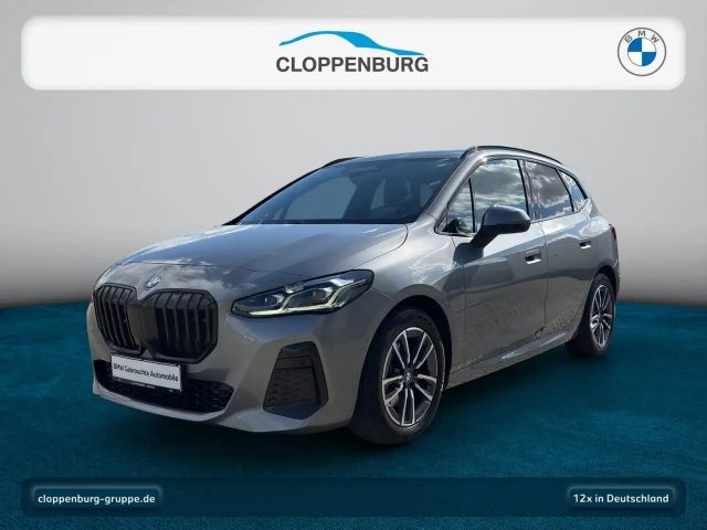 BMW 220 i Active Tourer Head-Up+AHK+Navi+Pano+ACC+SHZ 2025 Benzine