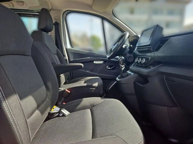 Nissan NV300