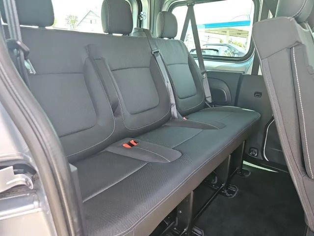 Nissan NV300