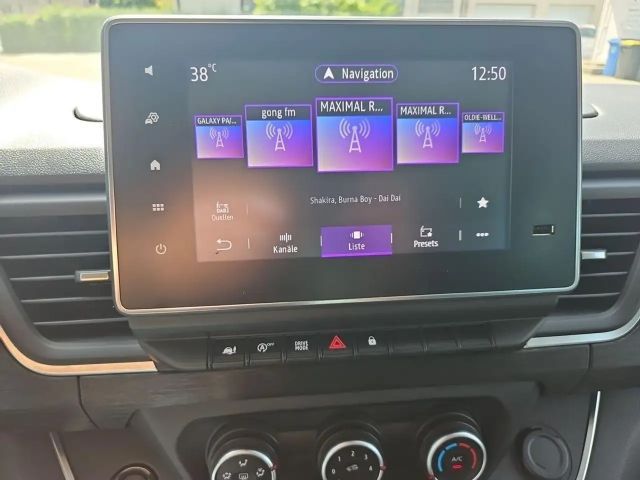 Nissan NV300