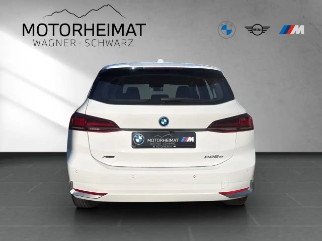 BMW 225