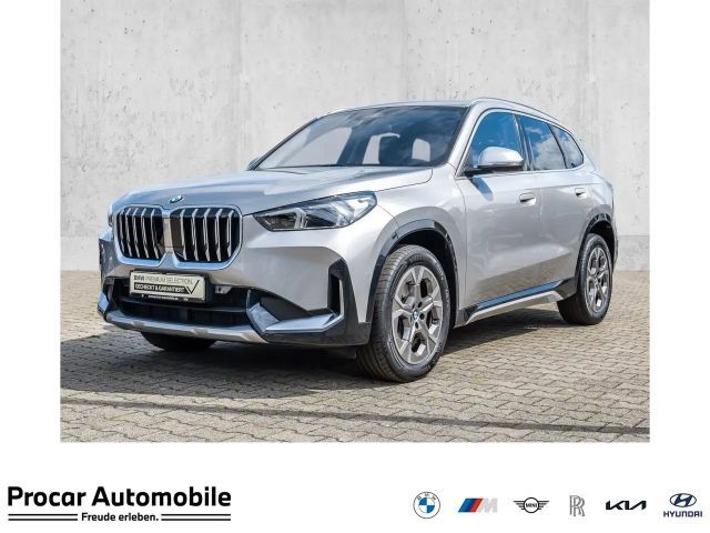 BMW X1 sDrive18i xLine PANO RFK NAVI LED 2023 Hybride / Benzine