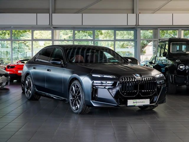 BMW 740 d M Sport Pano TV AHK Massage B&W 2026 Diesel