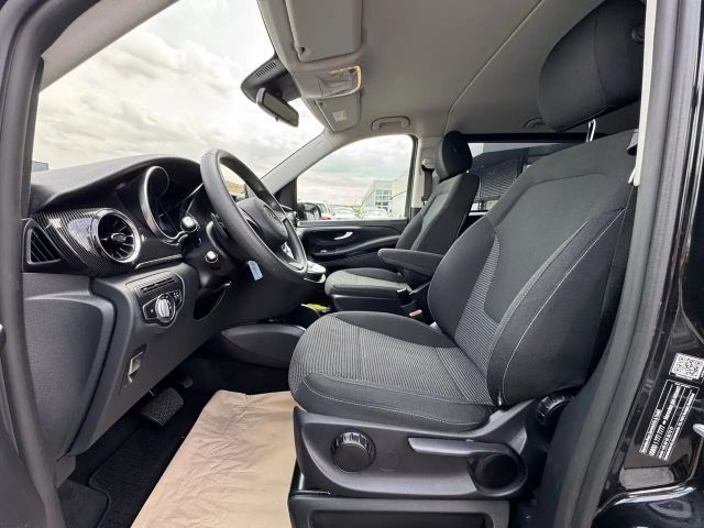 Mercedes-Benz V 220