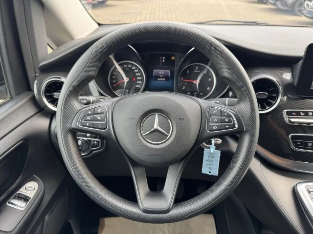 Mercedes-Benz V 220