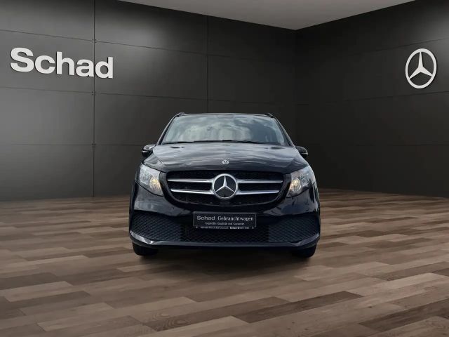 Mercedes-Benz V 220