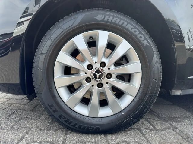 Mercedes-Benz V 220