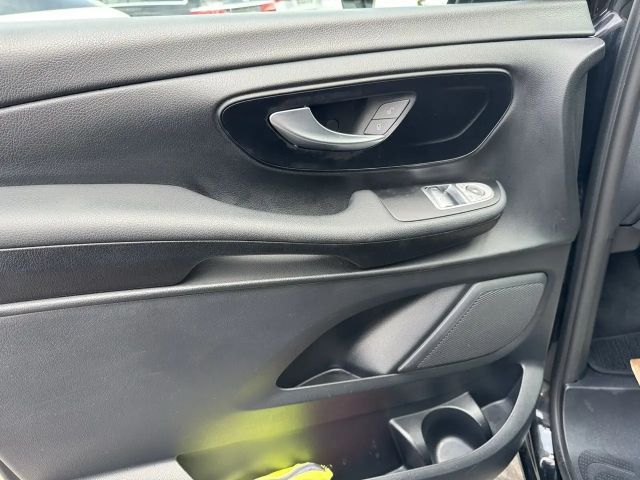 Mercedes-Benz V 220