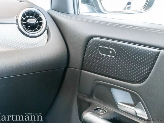Mercedes-Benz GLA 220