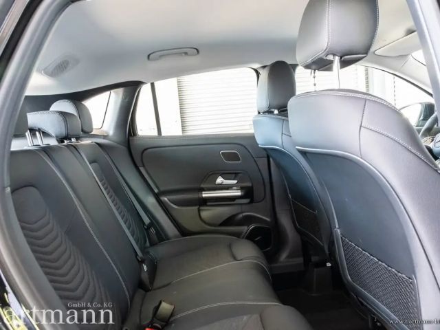 Mercedes-Benz GLA 220