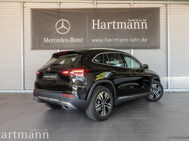 Mercedes-Benz GLA 220