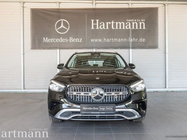 Mercedes-Benz GLA 220