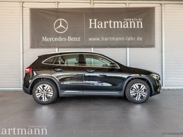 Mercedes-Benz GLA 220